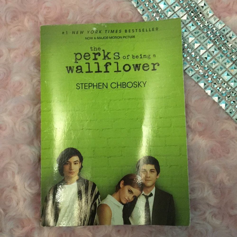 THE PERKS OF BEING A WALLFLOWER BOOK